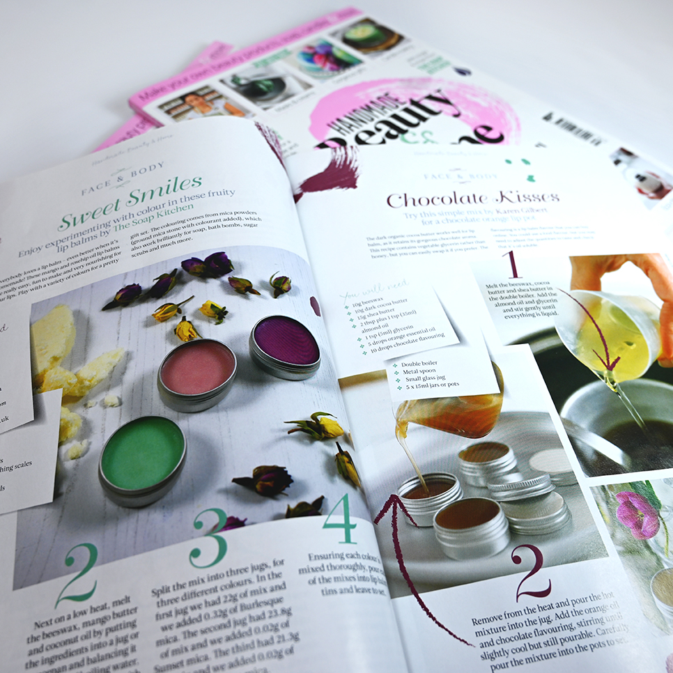 UKSoapKitchen's tweet photo. Don't miss out on...

• 30% OFF Selected Moulds 🐝

• 40 % OFF Beauty &amp; Home Bookazine 💆‍♀️

• 70% OFF Clearance Products 🤑  

Shop yours now - while stocks last! 

https://t.co/IEQRrjRGU5 👈 https://t.co/jgcHQTun3n