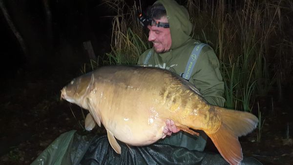 soniksports's tweet photo. Just in from our team in Poland is this collosal 30.100kg monster carp, caught from an undisclosed water by Mateusz Andrzejczyk "Bazar" using a DominatorX 10ft rod and VaderX Pro 10000 reel! Top angling Mateusz!
#Sonik #Vaderx #Subsonik #Monstercarp #Topangling https://t.co/lQ1xmFTyPs