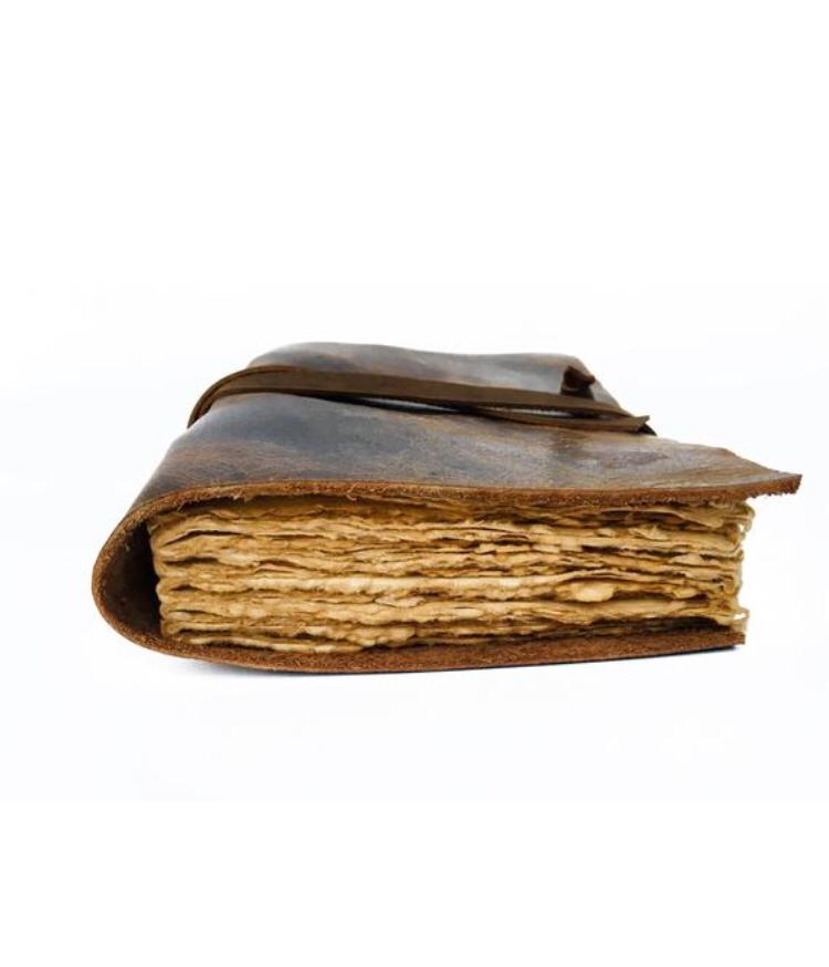 Vintage leather journal with vintage paper
#vintage #papercraft #handcrafted #USA #MadeInIndia