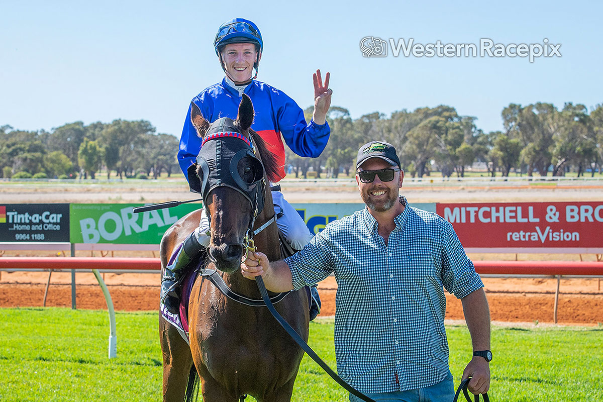 WesternRacepix's tweet photo. Treble for @clint_jporter! MIRACLE MAN - Geraldton Sun 28th November @GeraldtonTurfCl #WesternRacepix #WAracing

More 📸 https://t.co/XhRFkjHRjP https://t.co/eDGjR3WAzB