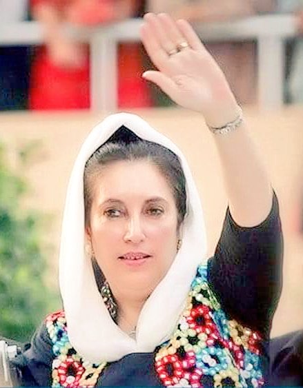 A_ProudCivilian's tweet photo. سب کے ہونٹوں پہ مرے بعد ہیں باتیں  میری !
میرے دشمن مرے لفظوں کے بھکاری نکلے

#SalamBenazir
#SMBB https://t.co/UyZatszHtm