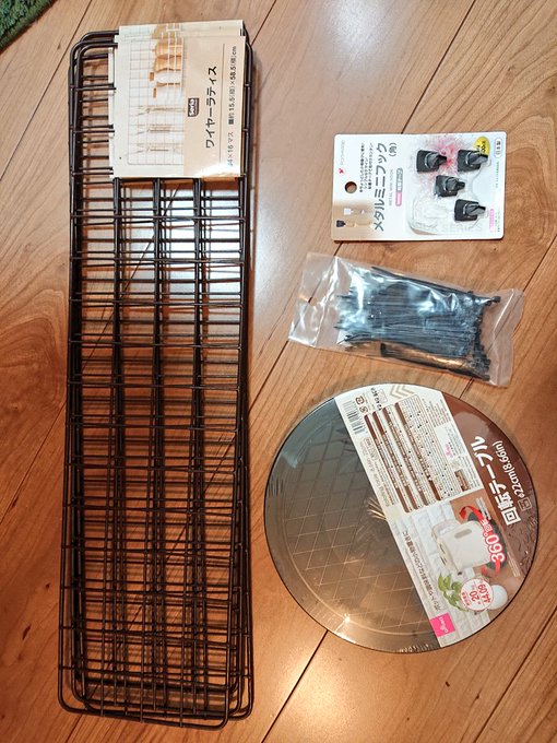 キャラグッズ専用の自作回転什器 100均アイテム駆使して見せる収納へ おたくま経済新聞