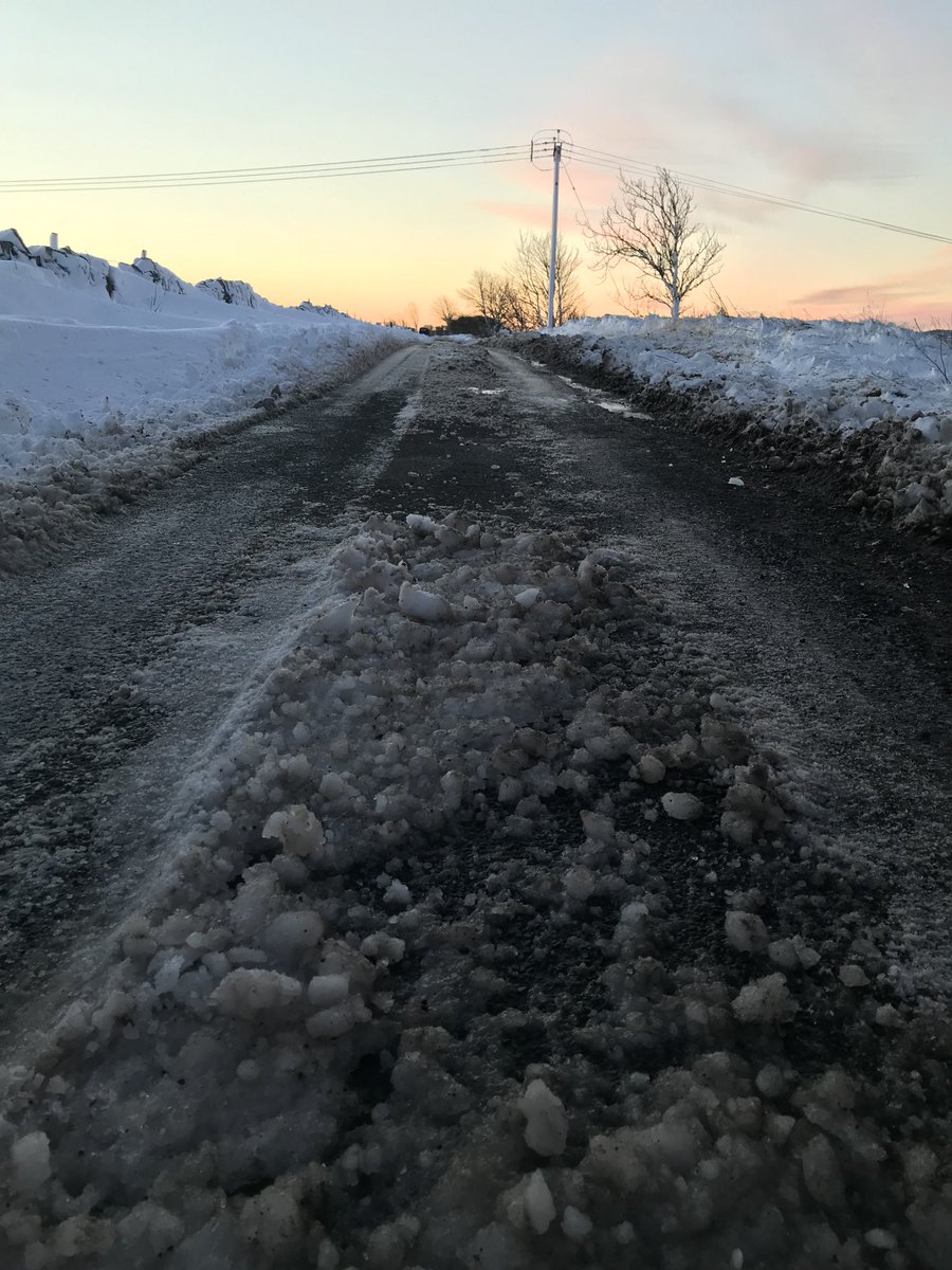 HM54: Beautiful morning to be out and about!! If you have to be on the roads today, please take your time, slow down and beware roads that may look clear, may have black ice underfoot. Both helicopters are logged on with ⁦@EMASNHSTrust⁩ ⁦@OFFICIALWMAS⁩ #drivetoarrive