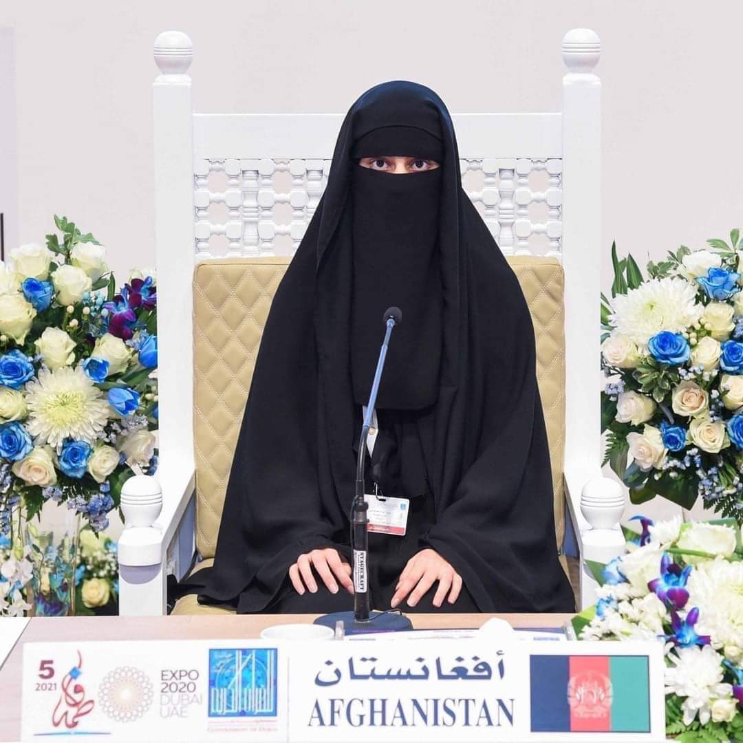 په دوبۍ کې د قران کریم د حفظ په نړېواله سیالۍ کې افغانې بریرې عبدالرحيم قاضي شپږم مقام خپل کړ. 👏