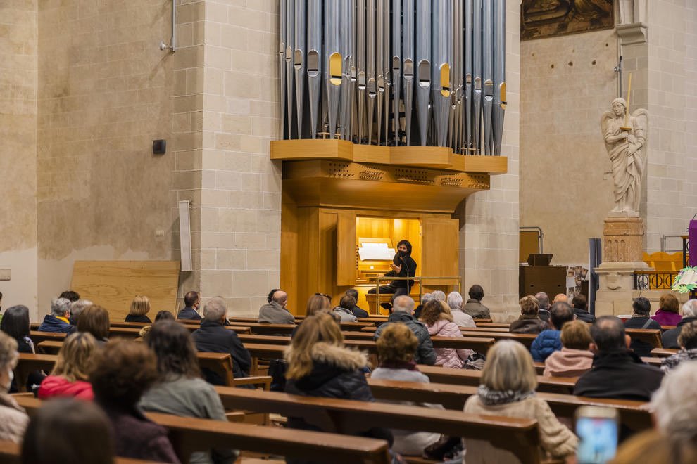 CulturaValls's tweet photo. L’@OrgueValls sona avui de nou, amb flauta travessera i en concert de Bach i Vivaldi a Sant Joan; amb Berenguer Montserrat i Neus Santesmases 🎶

📅 Avui diumenge 28 novembre
📍Església de Sant Joan 🕔 12.30 h.
🎫 Entrades a portes [Preu 5€]

#Concert #OrgueValls #CulturaValls https://t.co/XNZbeqrrIe