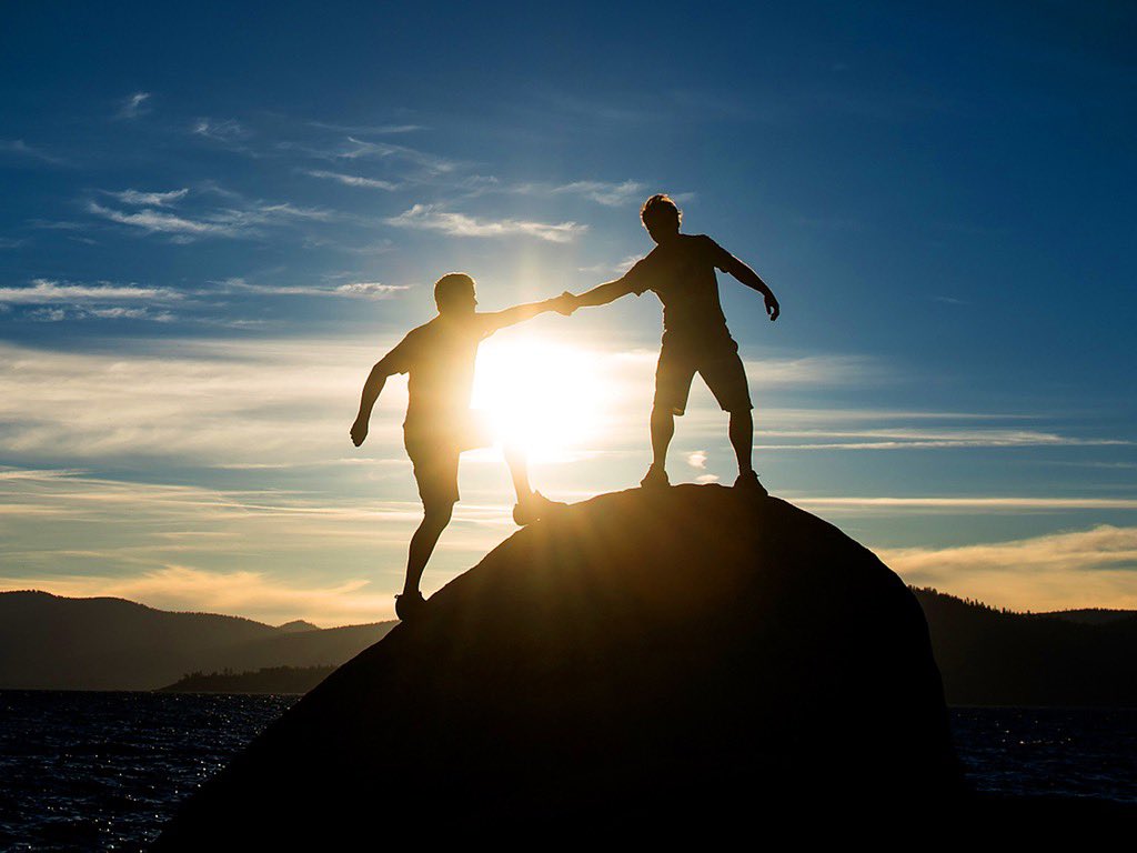 Мотивация скалолаз. Try resending. Сильный духом человек. Люди помогают друг другу. Идти к цели.