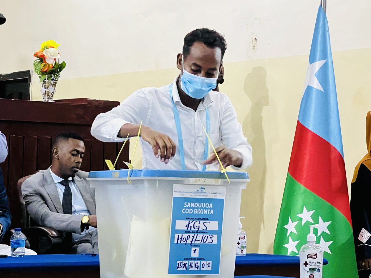 HagiAAli's tweet photo. #ElectionResults2021 #Somalia #HOP103 Election for the vote Counting for for Candidates for Mr Mohamed Ali Hassan and Mr Mukhtar Ali Ibrahim and expected to announce the results soon for the Winner for the #HoP103 https://t.co/XxJyLcCX61