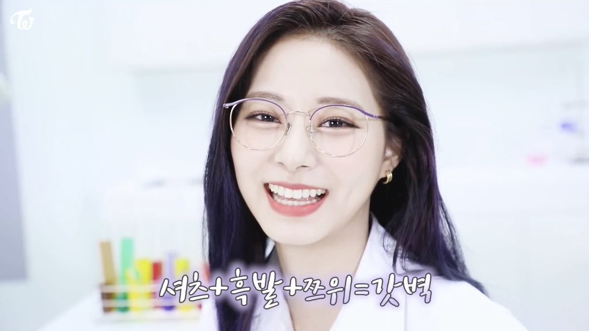 tzusarchive's tweet image. i present to you another tzuyu with specs