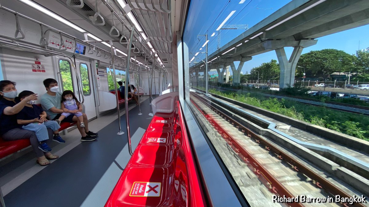 RichardBarrow's tweet photo. This afternoon I rode the new Red Line commuter train in #Bangkok. There are two lines so far that operate out of Bang Sue Grand Station. One to Taling Chan and the other to Rangsit. Most of the line is elevated as it leaves the city and so some great views #รถไฟไทย #thaitrain https://t.co/l9x8a0S62b