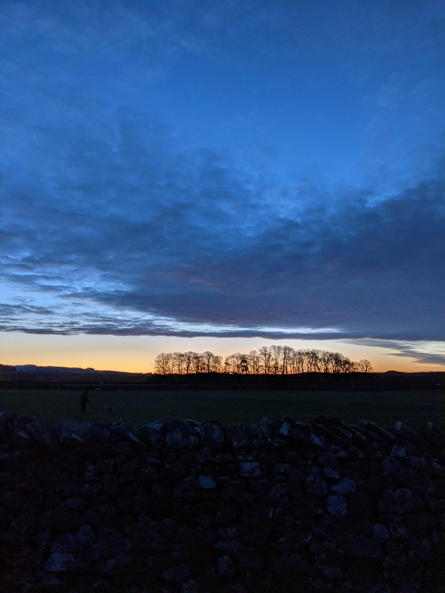 helen_varey's tweet photo. Sun going down. Sun coming up. What a beautiful day! #vanlife #bongolife #yorkshiredales https://t.co/F7vpQsKhAT