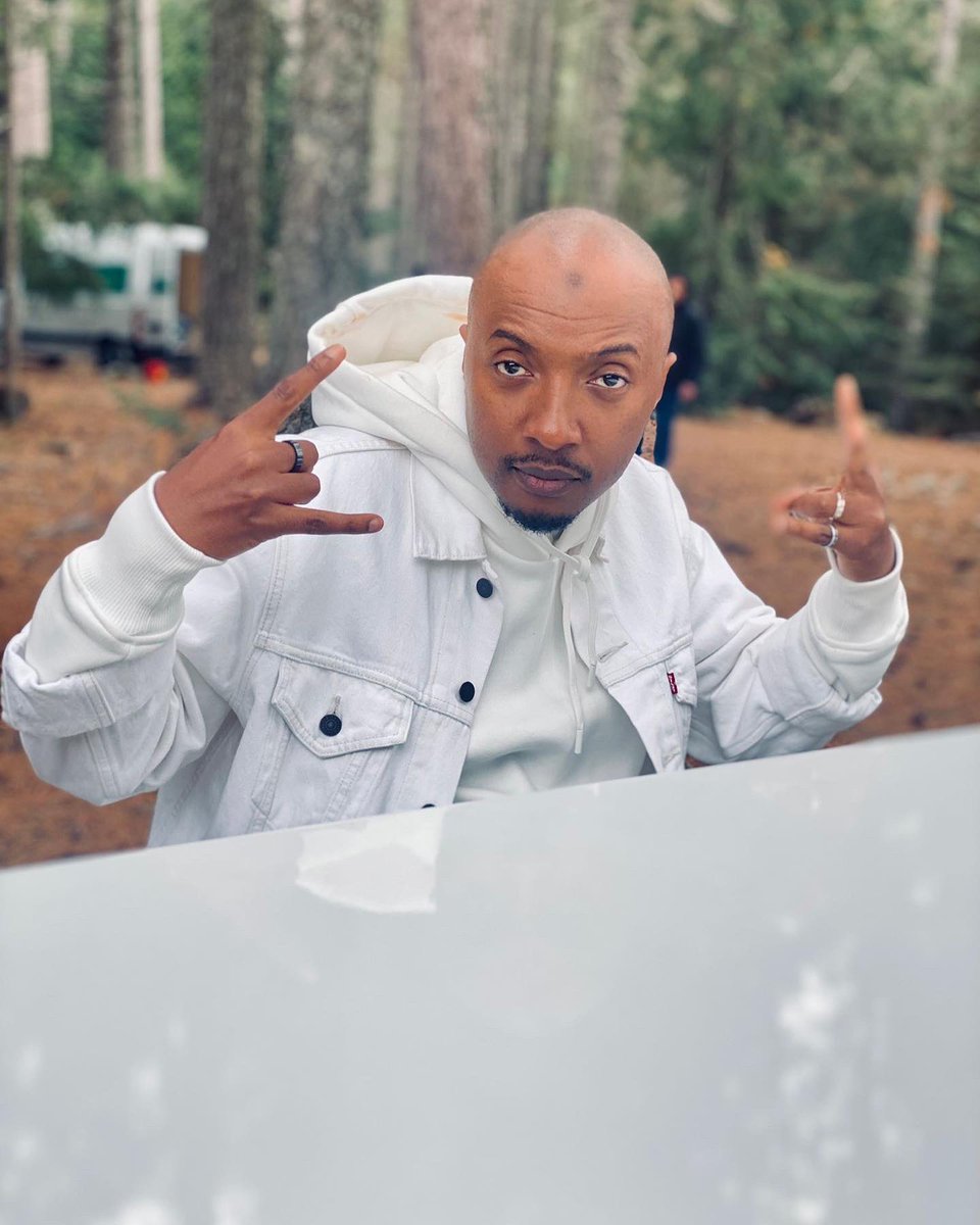 Sopranopsy4's tweet photo. 1️⃣,2️⃣,3️⃣ ou 4️⃣ ? 😅✌🏾 https://t.co/rRUfR12v6F