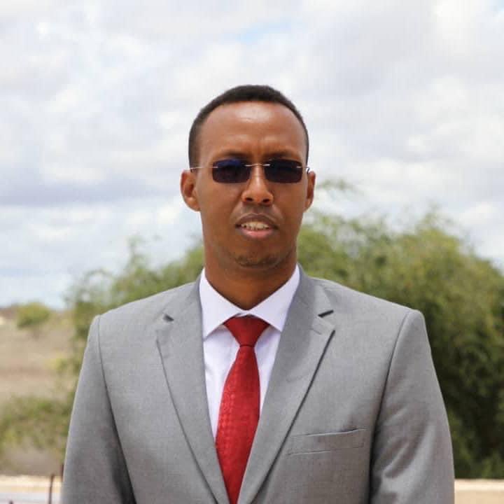 MunaAxlaa's tweet photo. Hambalyo ,walaakay marna Aan Asxaab  nahay wasir Mohamed Ali Hassan oo loo doortay Xildhibaan kursiga tirsigiisu yahay #Hop103 helayna codka kalsoonida beesha uu ku matalo kursiga Walaalkey Allah ku fududeeyo waxaana ku rajayna hormar.
#Time4Youth @Laftagareen thanks https://t.co/tZuormptgb