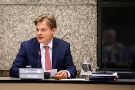 LeenCallender's tweet photo. #Omtzigt vindt regime #Rutte redelijke mensen waarmee te praten valt ondanks wat ze hem misdaan hebben. Voor #vMeijeren zijn het #misdadigers die oa #Grondwet & #Rechstaat hebben verkracht, 1000-den #gezinnen verwoest en gedreven tot zelfmoord en vele coronadoden. #FvD #wnl #SP https://t.co/EUUpmCYBoC