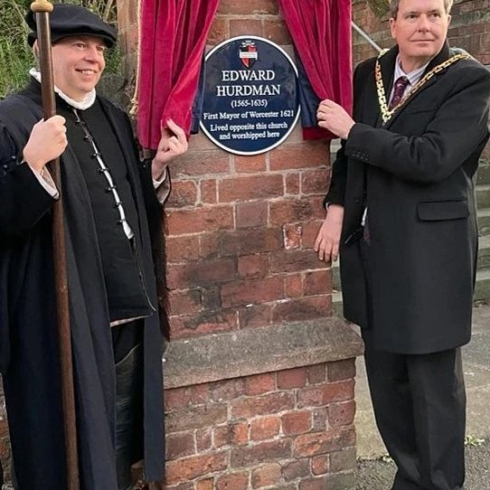 DiscoverhistPH's tweet photo. Tune into #BBC #HerefordandWorcester #Radio at 9.30 to hear about #EdwardHurdman, the first #MayorofWorcester #worcestershirehour #localhistory #Charter400 #localhistoryspecialists #allsaintschurch #blueplaque #KingJamesI #charter #400years #Mayoralty #firstMayor #Worcester https://t.co/heBppf96wI