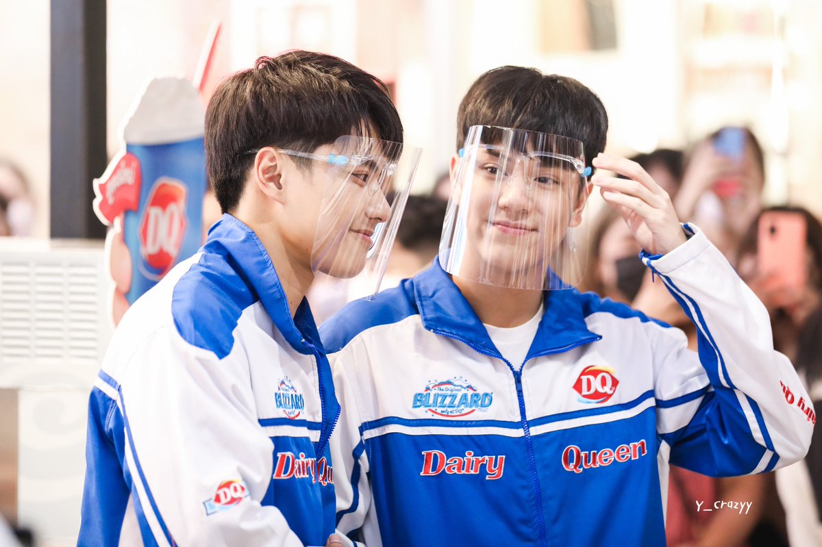 y_crazyY_'s tweet photo. หวานกว่าไอติม ก็รอยยิ้มที่เธอส่งมานี่ล่ะ
😍😍
#หวานน้อยครับเพื่อน #โอมนน #OhmNanon #DairyQueenTH #nanon_korapat #ohmpawatt https://t.co/rtuQ31HHaC