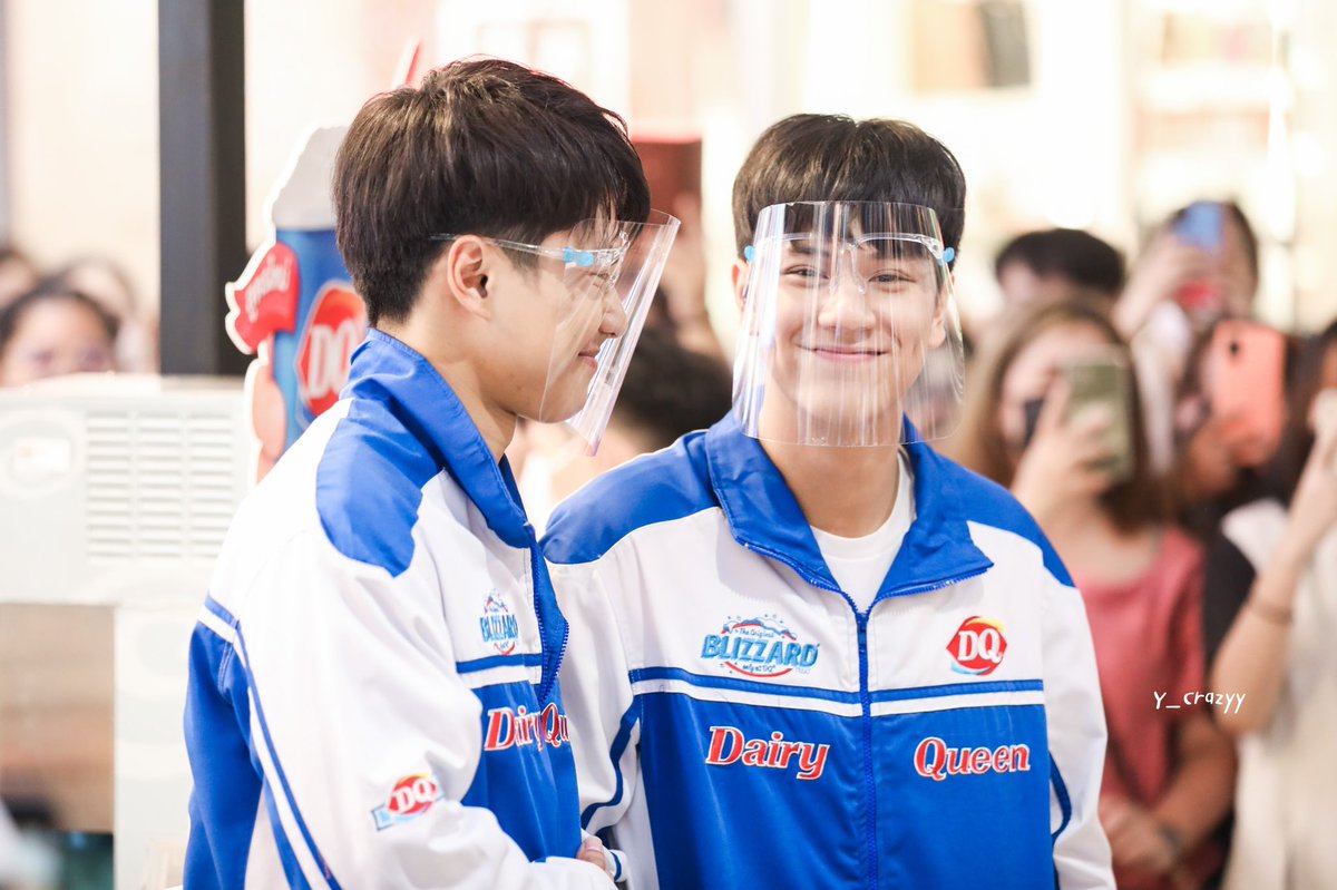 y_crazyY_'s tweet photo. หวานกว่าไอติม ก็รอยยิ้มที่เธอส่งมานี่ล่ะ
😍😍
#หวานน้อยครับเพื่อน #โอมนน #OhmNanon #DairyQueenTH #nanon_korapat #ohmpawatt https://t.co/rtuQ31HHaC