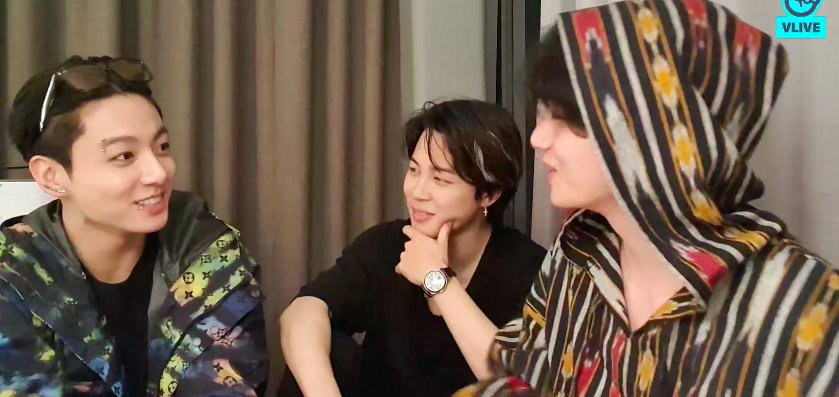 TheTKGlobal's tweet photo. Jungkook calling Taehyung handsome for the n' th time. 

🐰: I think you look better in real life.
🐰: Your bare face looked like you had make up on. https://t.co/voEeH4EEa5