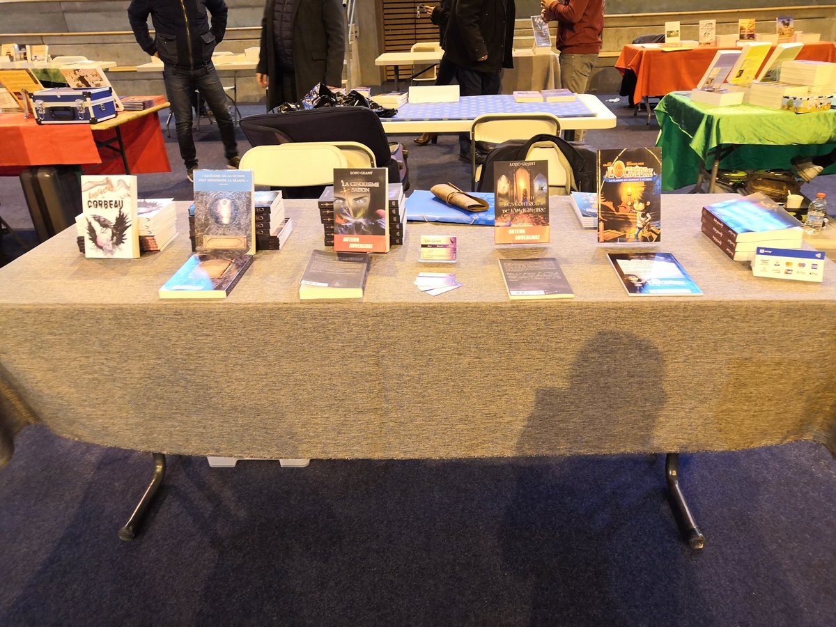 Loboliv63's tweet photo. En place au salon du livre de Maringues pour la journée 😁
#Fantastique #fantasy #imaginaire #faralonneditions #loctaedre #lescontreesdelimaginaire #chroniquesdesperance #lacinquiemesaison https://t.co/vcIKmQVVIg