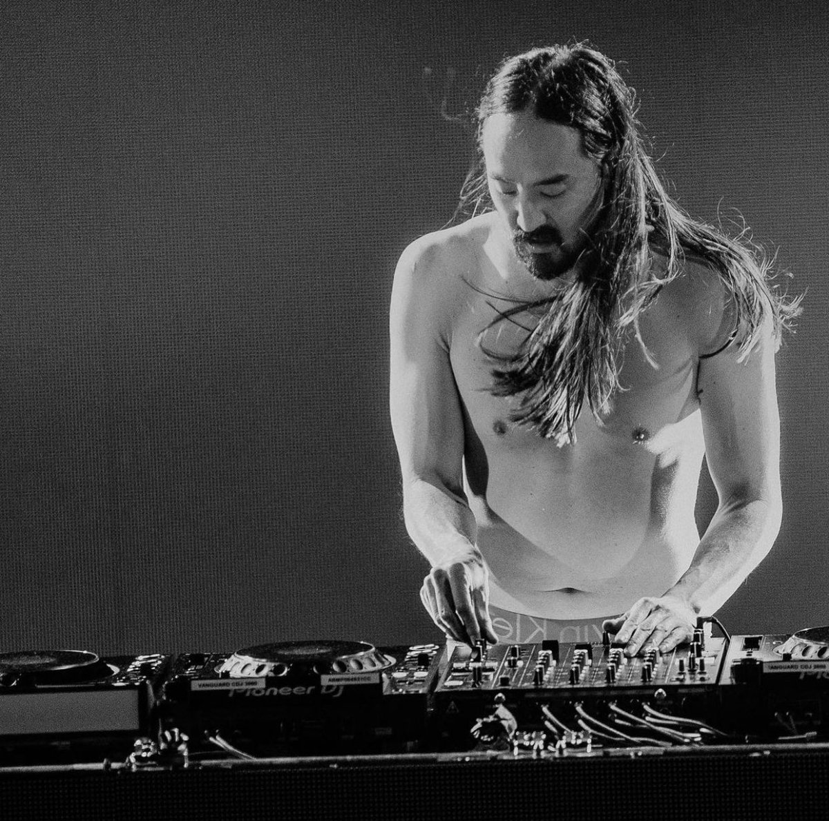 steveaoki's tweet photo. Florida always turns up 🔥🔥🔥 https://t.co/ZLsGoCX2aR