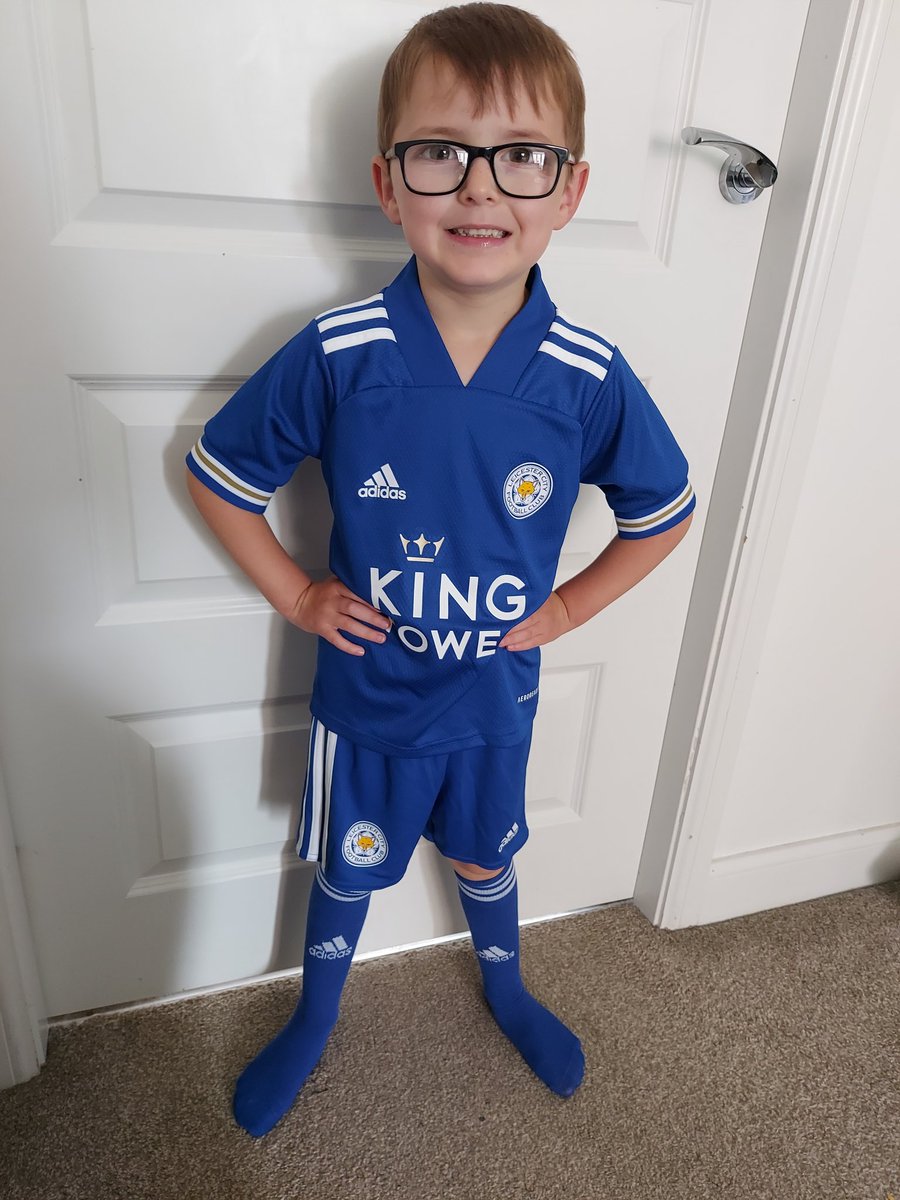 Little man's first <a href="/LCFC/">Leicester City</a> game today, he is hoping to grab a photo with <a href="/vardy7/">Jamie Vardy</a> if we get chance 💙