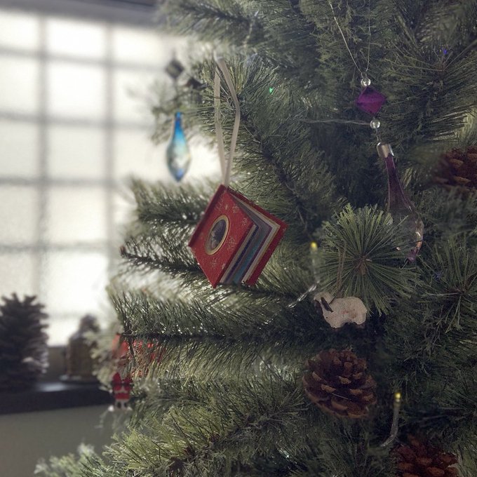 クリスマスプレゼントのtwitterイラスト作品