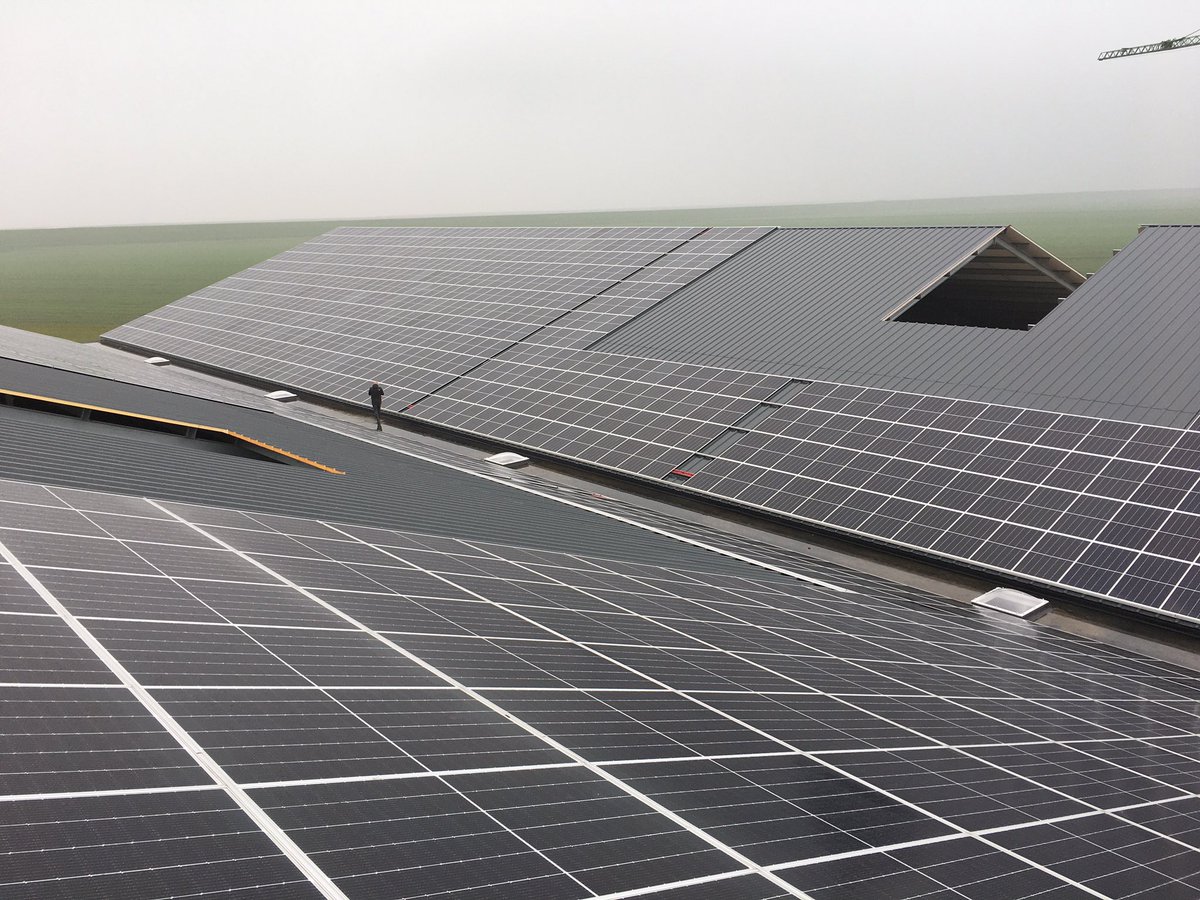 vdheuvelj's tweet photo. Afgelopen week oplevering #zonnepanelen systeem van 1,7MW / 4600 panelen te Finsterwolde @DLVadvies . Op korte termijn worden laatste herstelpunten uit #scope12 opgelost. Dan volle bak ⚡️⚡️ productie icm #SDE. Nu nog ff wachten op > ☀️☀️Op naar t volgende project !! https://t.co/datr80pK8R