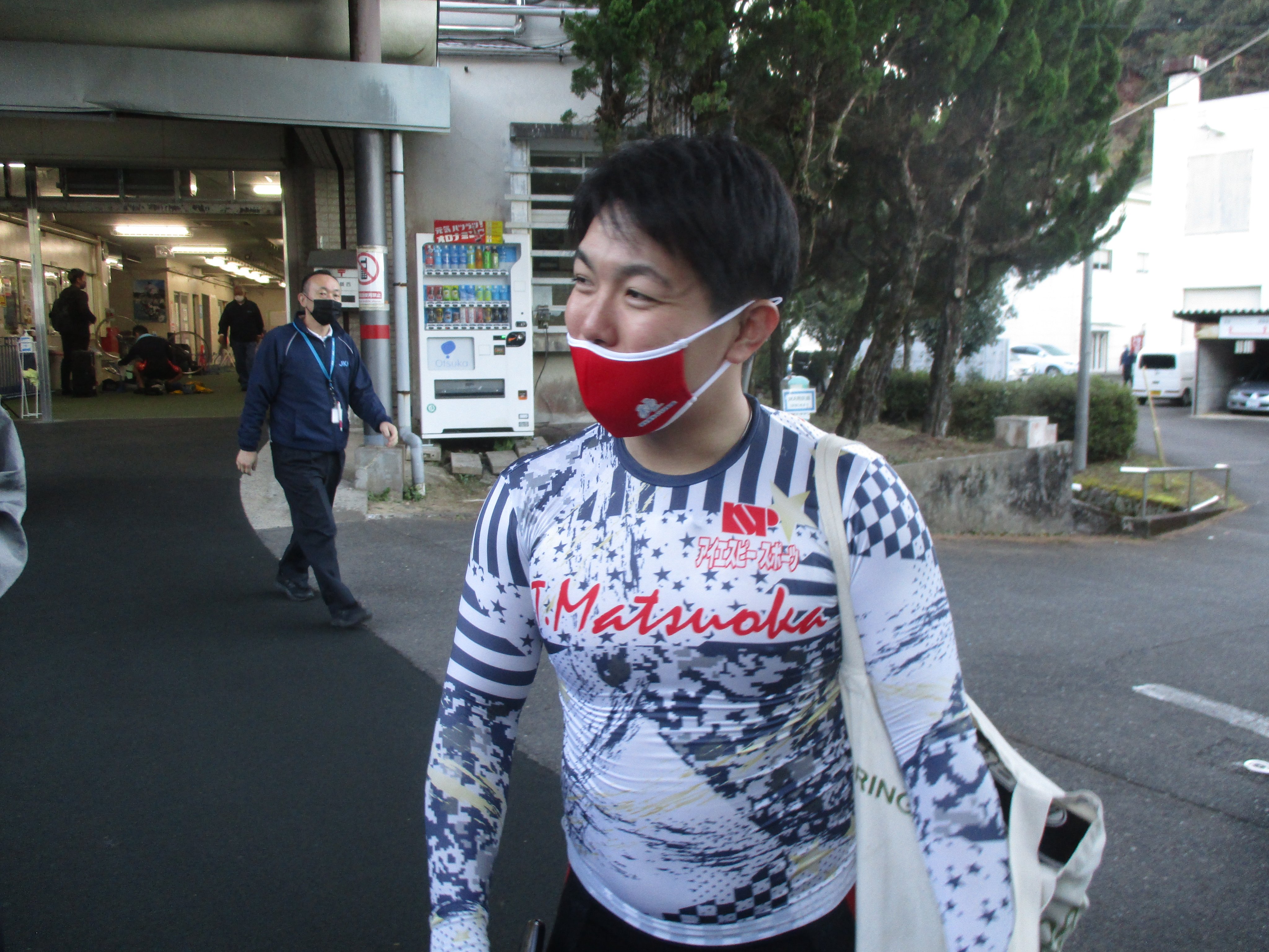 東スポ 競輪班 武雄競輪 飛龍賞争奪戦 松岡辰泰 は絶好の展開を生かせず準優勝 ガルちゃん 上田尭弥 が あれだけ行ってくれたのに 情けない 悔しいのひと言 3着の 五十嵐力 は 荒井 崇博 さんは有言実行の男ですね と回顧した