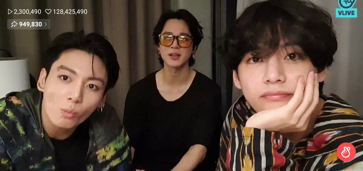 IMPurpleLuvs's tweet photo. VLIVE
11/28/21
MAKNAE LINE LIVE💜💜💜
#방탄소년단 https://t.co/39NzlbQlvx