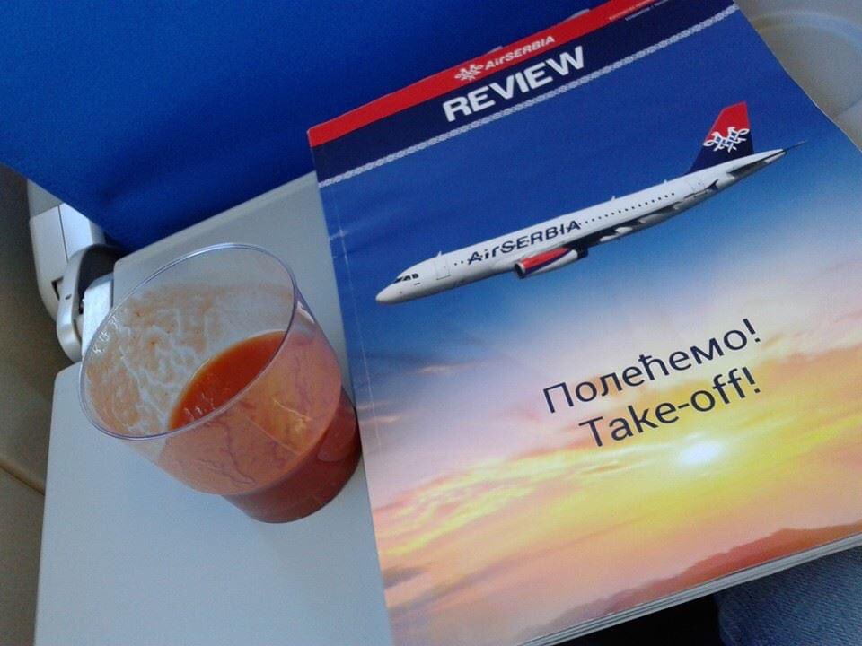 k_rim_inalna's tweet photo. Pre ravno 8 godina putovala sam iz Rima u Beograd na #Blogomanija.
Koja su to lepa vremena bila, mogli smo da putujemo, da pijemo paradajz sok, budemo obučeni u medvede i vuku nas na koferima!
A vidi sad, ŠTA NAM RADE, PAMETNOM DOSTA! https://t.co/IxPJwk4sgM