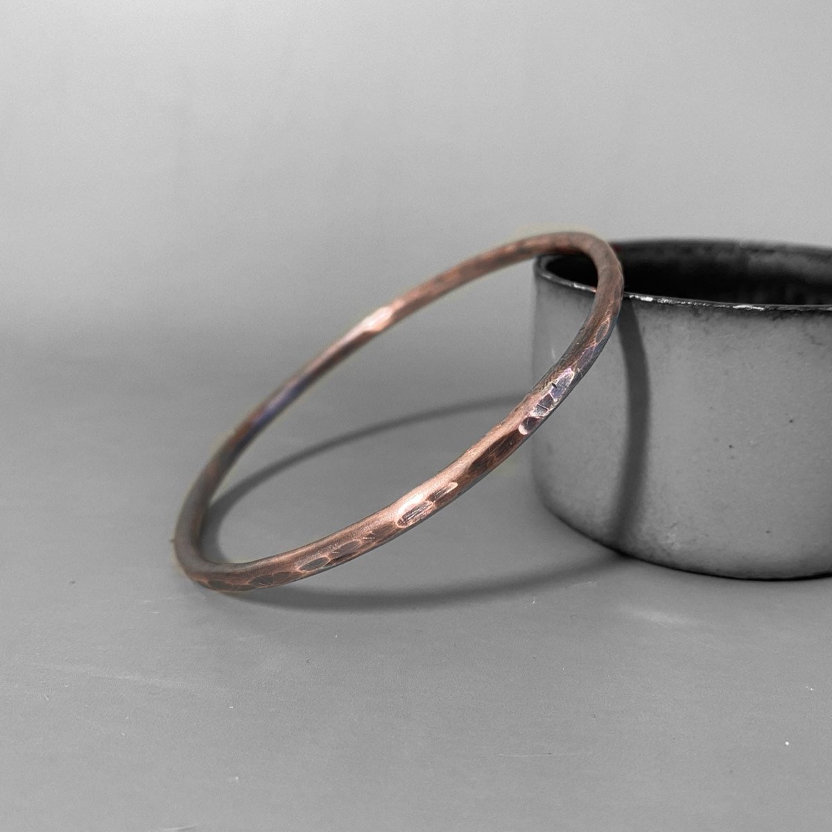 MaisyPlum2's tweet photo. Hammered Copper Bangle, Unisex Jewellery https://t.co/bVbjVQCGaH #MaisyPlum #Etsy #HammeredBangle https://t.co/Hxy6X2hRYB