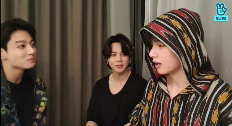 stigmaltr's tweet photo. — TRADUCCIÓN AL ESPAÑOL DEL LIVE DE TAEHYUNG; 28/11/21 🌟

Título: Un taehyungie emocionado de reunirse con ARMY ¡está aquí!

©️miiniyoongs https://t.co/d21bOA82gh