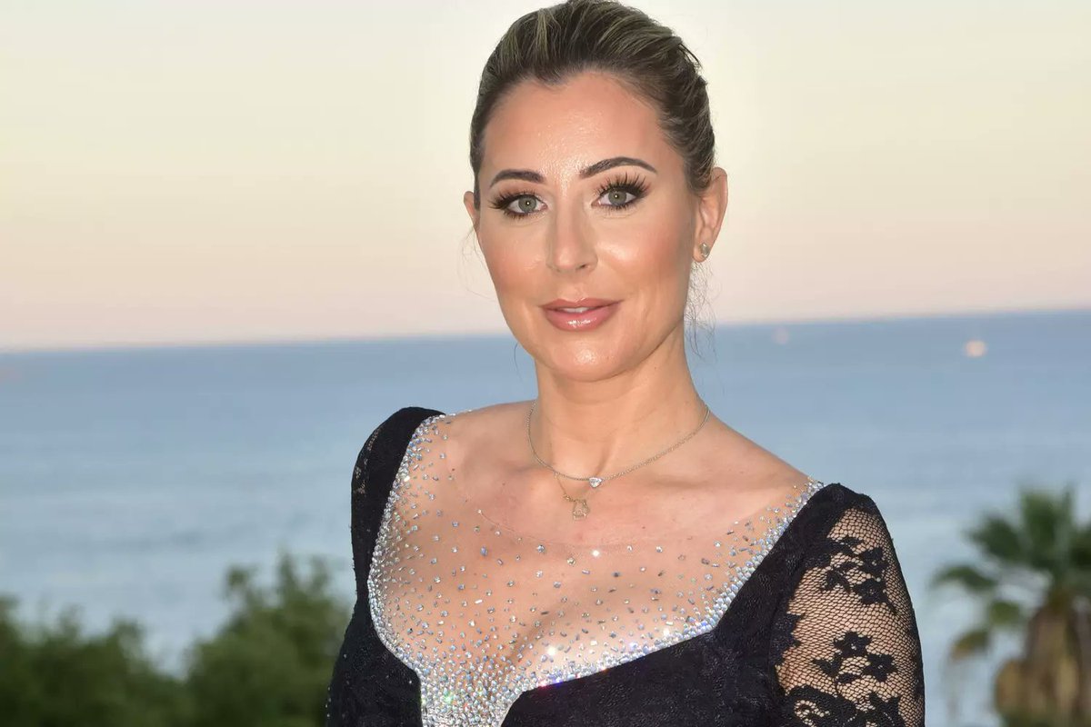RADIO J (@radiojfrance) on Twitter photo ⏰de 15h à 16h30, <a href="/MagaliBerdah/">Magali Berdah</a>, fondatrice de l’agence d’influenceurs @ShaunaEvents, sera l'invitée exceptionnelle de <a href="/CyrielleSarahCo/">Cyrielle Sarah Cohen</a> sur Radio-J 94.8 à Paris - RadioJ.fr - et 📺Facebook Live📺 facebook.com/RadioJFrance ⏰de 15h à 16h30, <a href="/MagaliBerdah/">Magali Berdah</a>, fondatrice de l’agence d’influenceurs @ShaunaEvents, sera l'invitée exceptionnelle de <a href="/CyrielleSarahCo/">Cyrielle Sarah Cohen</a> sur Radio-J 94.8 à Paris - RadioJ.fr - et 📺Facebook Live📺 facebook.com/RadioJFrance