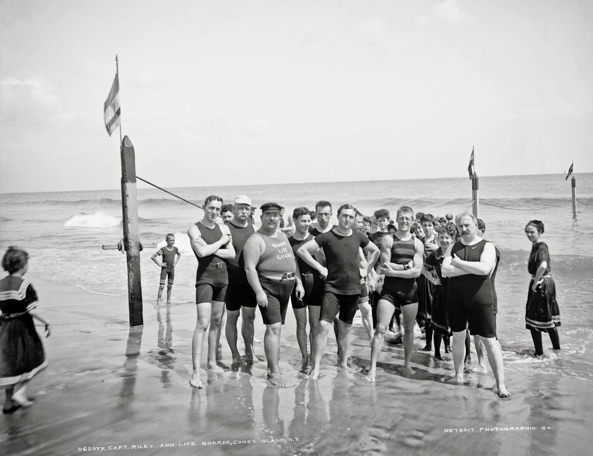 zeitpunkte's tweet photo. Capt. Riley and lifeguards, Coney Island
1900-05
Source: Detroit Publishing https://t.co/4N1ApNm1Fu