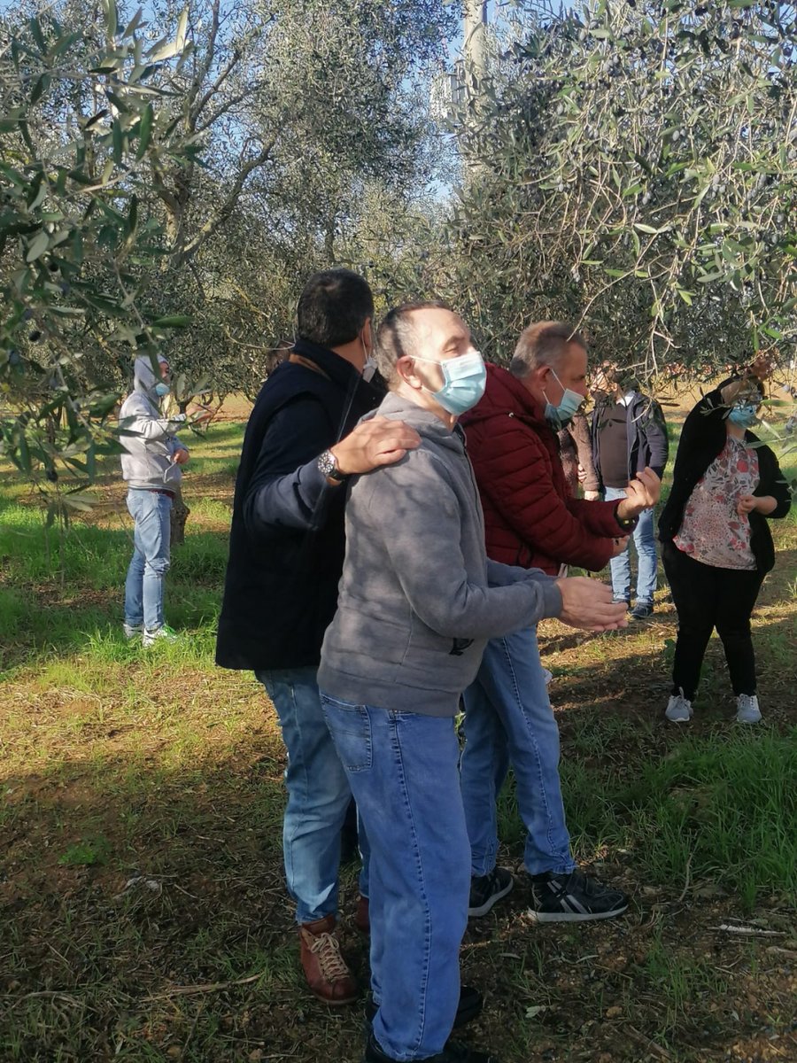 oltreamici's tweet photo. Momenti fantastici e indimenticabili alla 𝑴𝒂𝒔𝒔𝒆𝒓𝒊𝒂 𝑶𝒍𝒕𝒓𝒆 𝑨𝒎𝒊𝒄𝒊, 
la condivisione di un  progetto, la condivisione del tempo, la condivisione dei frutti della terra, la condivisione della vita  .... https://t.co/VjMieq6c92