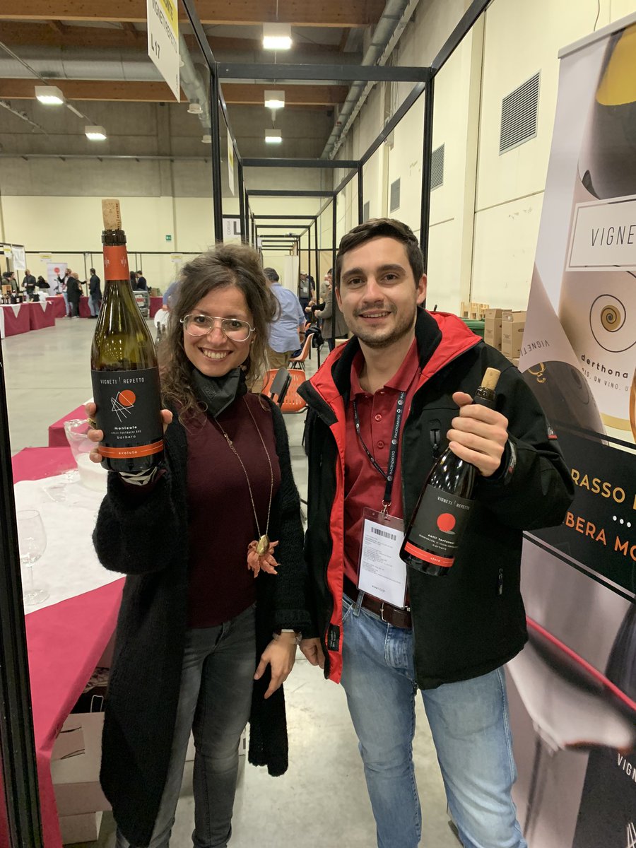 sararepetto79's tweet photo. Pronti per il secondo giorno al Mercato #Fivi #derthona #timorasso #monleale #barbera #vignetirepetto #piedmont #piemonte @VignaioliFIVI https://t.co/f7cDwvFCAZ