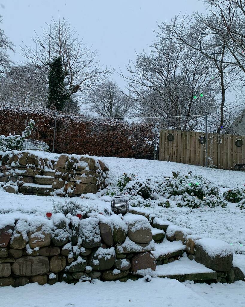 i_am_stratos's tweet photo. Winter has officially arrived at Swanston Village #swanston #edinburgh #scotland #winter #snow #cold https://t.co/Q7uicUei14