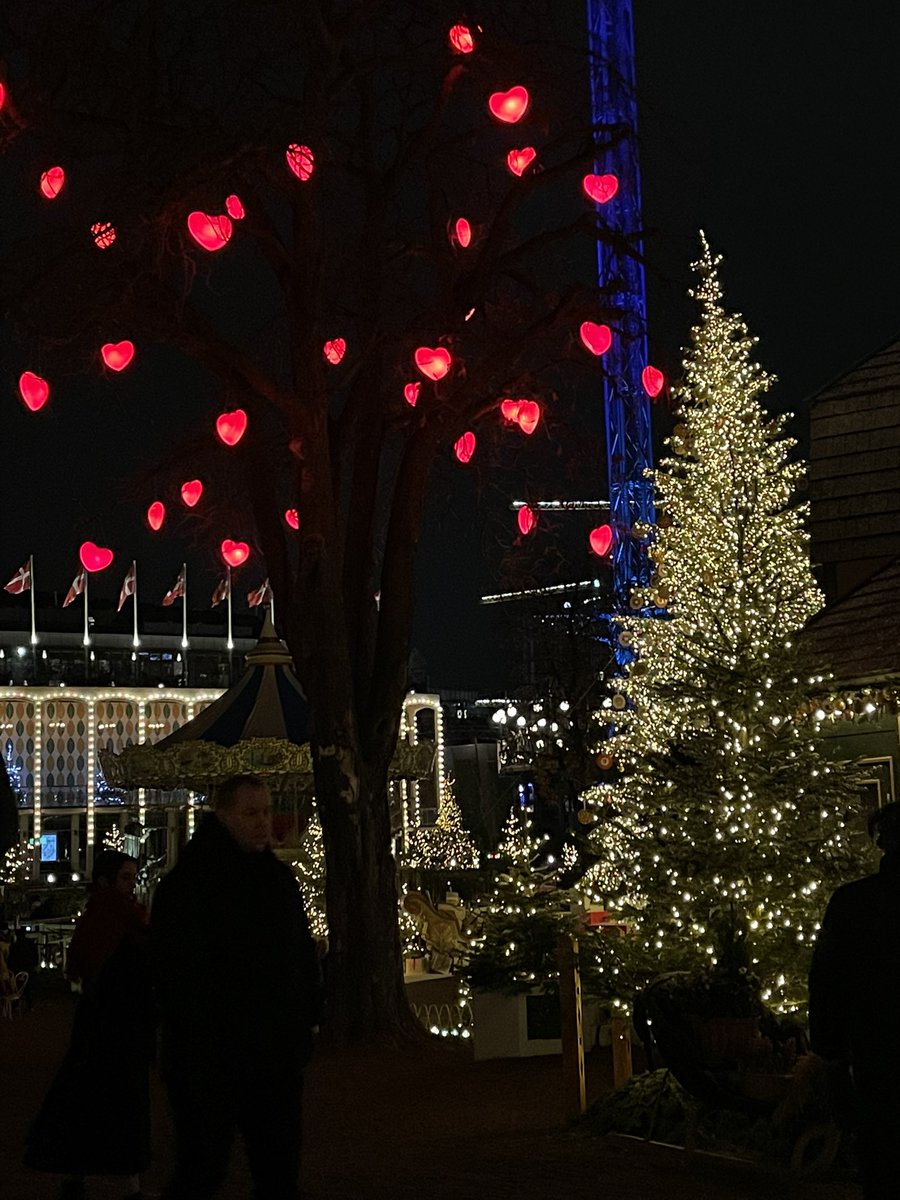 ejindk's tweet photo. christmas in tivoli=best place in the world https://t.co/BXkaAiUNBR