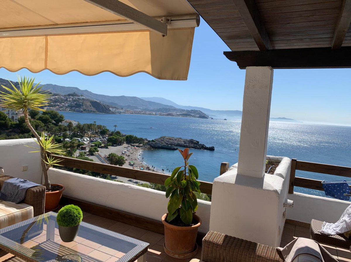 Que espectáculo es #Granada.
Pienso que es el único lugar en el mundo que te permite disfrutar a menos de 1 hora en coche de estas dos joyas. Con un aeropuerto y AVE….