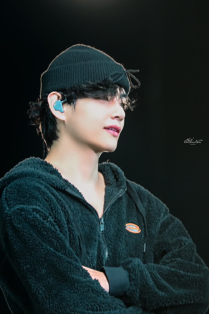 encounter1995_'s tweet photo. 211127 LA Day 1 HD
#TAEHYUNG #뷔 #V #김태형 #태태 
#BTS    #방탄소년단 https://t.co/olYmqzT4Ez
