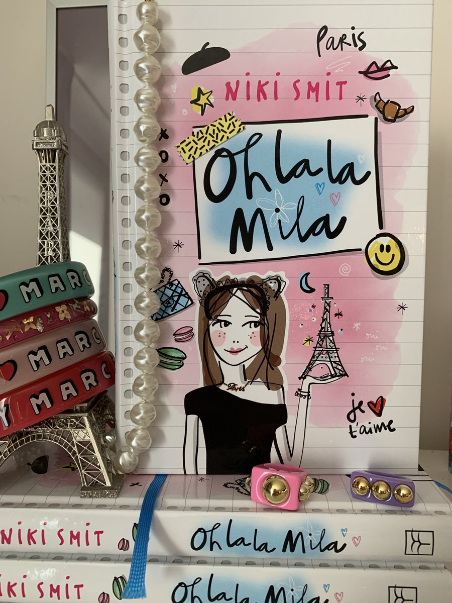 byNikiSmit's tweet photo. Oh la la! 🥐💗🗼 Mijn nieuwe boek Oh la la Mila ligt nu in de winkels! 🌞 Voor alle jolie dametjes die van amour, mode en Parisss houden. 💜 Ze vertoeft natuurlijk graag in schoenen of onder de kerstboom. 🎄@DeFonteinJeugd https://t.co/9jN7p87A8T