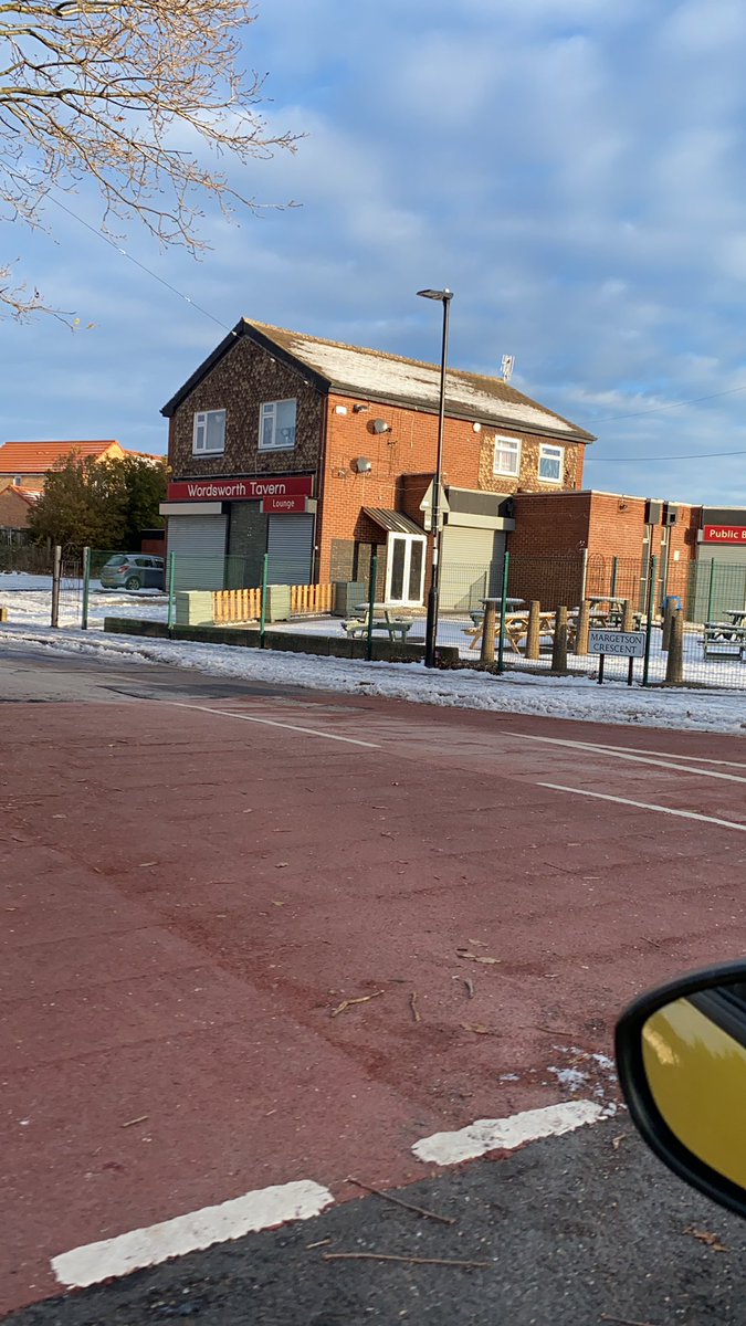 Queens head tweet media