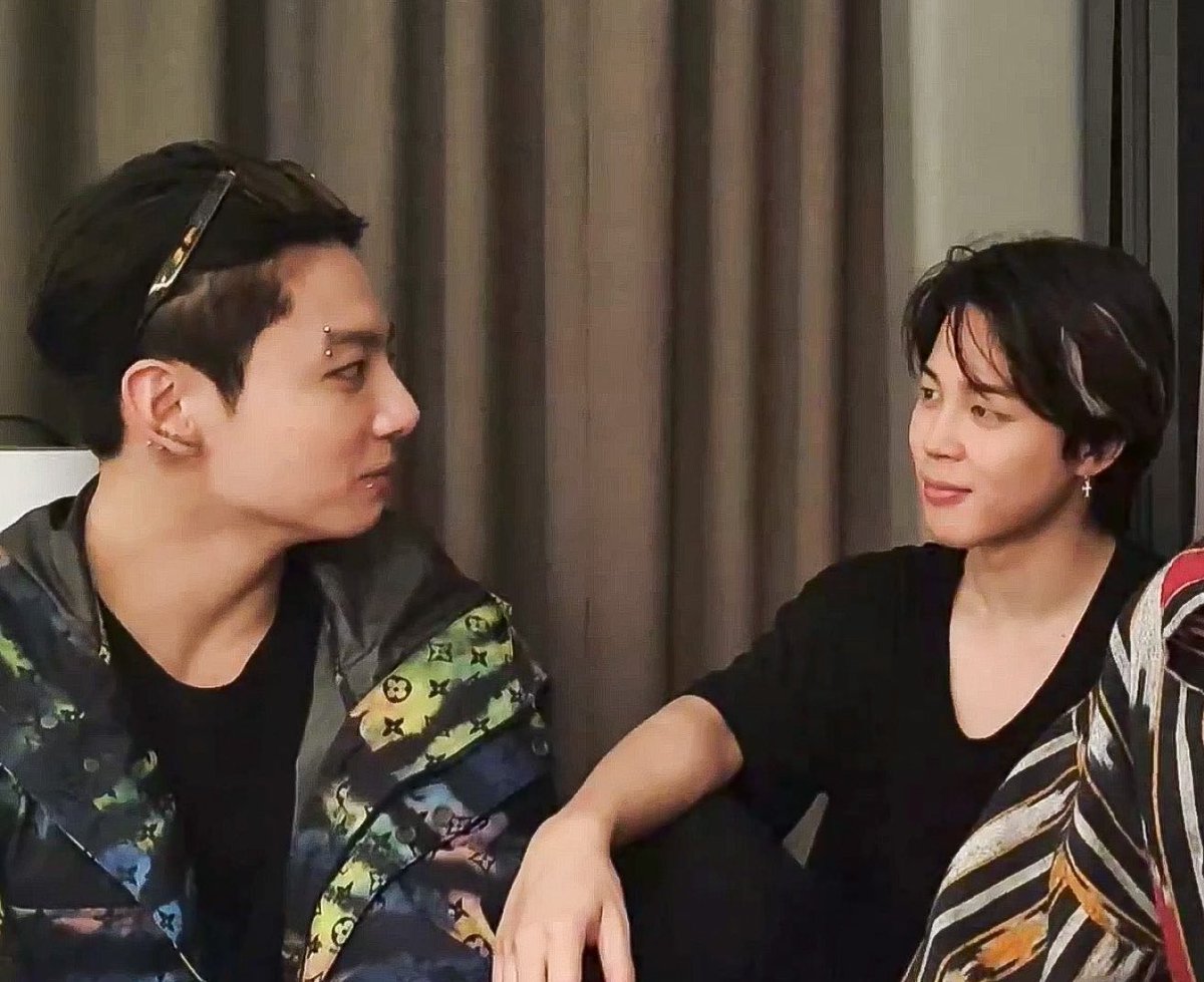 kookkie_1997's tweet photo. กุกมินวันนี้
- กุกมินยูทูปชื่อช่องตั้งว่า มินกุก
- ตั้งแต่มาเมกาออกกำลังด้วยกันทุกวัน
- จองกุกเคาะห้องจีมินตอนตี1.50เพราะเหงาๆอยู่คนเดียว 
- จองกุกมาห้องจีมินเช้า กลางวัน เย็น
- แทไปเคาะเจอจองกุกมาเปิดนึกว่าเคาะผิด
- จีมินบอกมาบ่อยกว่าเมเนอีก
เป็นแฟนกันมาหลอกให้ชิปทำไม #kookmin https://t.co/pRvbI3OcC6