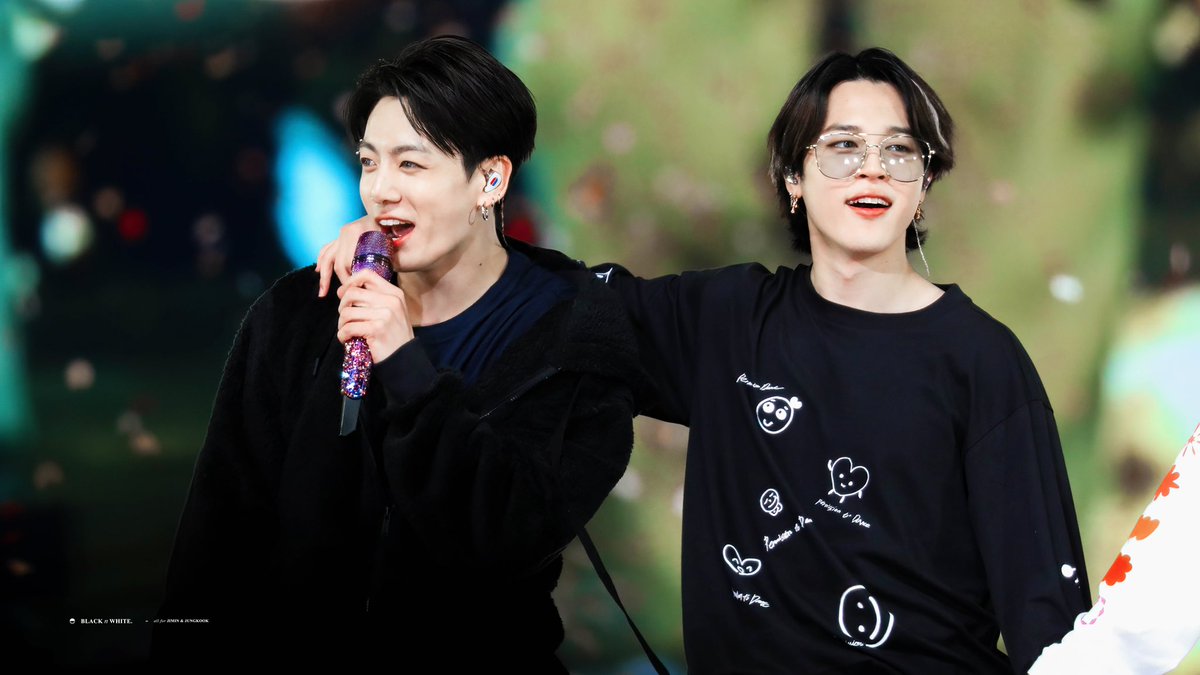 nineteeneleanor's tweet photo. Thank you 2019 time flies to Hello 2021!
#JM #JK @BTS_twt 🐥🐰💜💜
LOVE YOURSELF TO PermissionToDance
#Jikook #Kookmin 🤝 #Minkook #mingyuk https://t.co/Dj3M1uZfwW