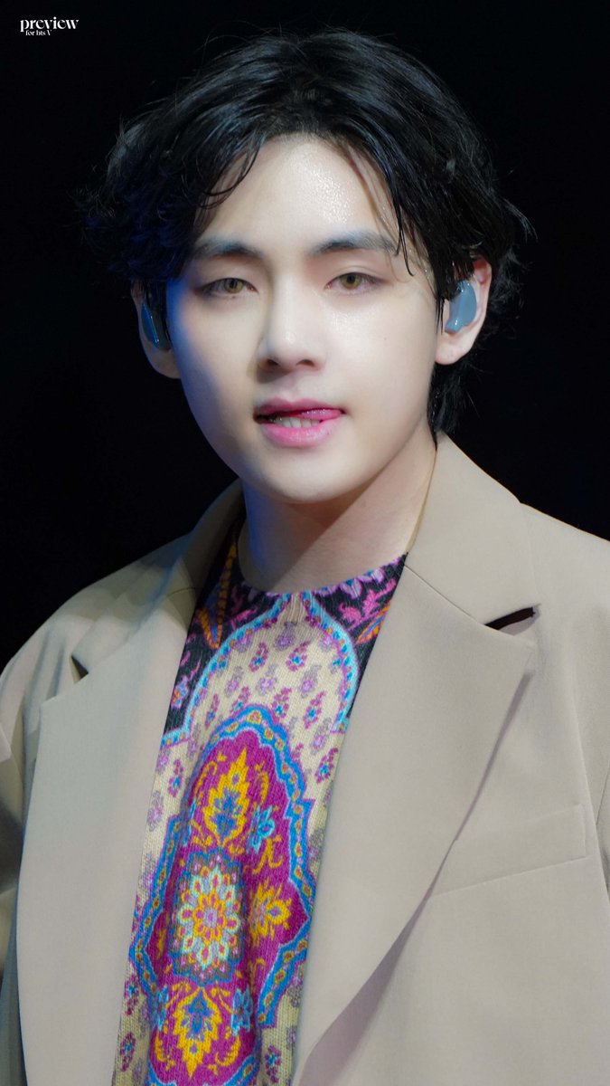 PREVIEW95's tweet photo. 211127 — PERMISSION TO DANCE D1
😘💜

#V #뷔 #태형 #テテ 
#TAEHYUNG #BTS https://t.co/kdEgjeCkhE