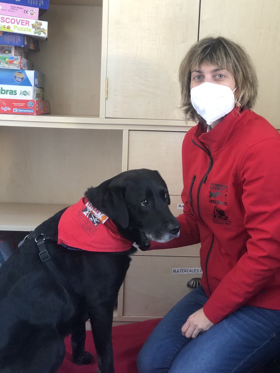 CpSainz's tweet photo. La perrita Rumba nos enseña a leer y a gestionar nuestras emociones. Programa perros y letras con el apoyo del Ayuntamiento de Colmenar Viejo. https://t.co/Xf64mHKTKQ