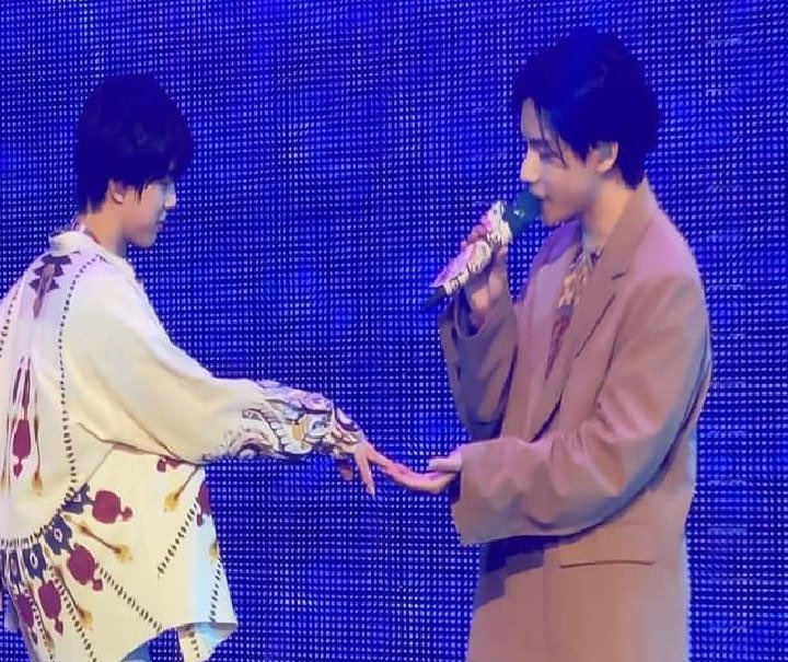 _______hazel's tweet photo. They finally got married. Congratulations Taehyung and Seokjin 💍 https://t.co/jrWxNrPRsA