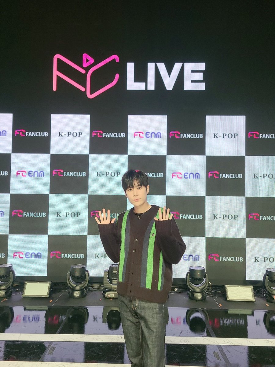#KIMKYUJONG S#6 ONLINE FANMEETING
 다시 시작된 우리들의 이야기
📡RADIO SHOW2
무대 사진이 도착했습니다📸✌️
이번 주말 함께 해주신 팬분들 진심으로 감사드립니다👍😉
ステージ写真が到着しました～📸✌️今週一緒に過ごしてくださったファンの皆様ありがとうございました
#김규종 #キムキュジョン