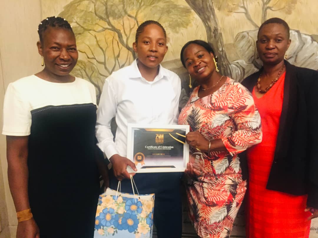MemoMakanika's tweet photo. My twitter family celebrate with me this is for you 🙏🙏 🙏 

It is a great honor to receive this special award. Thank you @ZimRoar l hope to continue roaring 🙏

#kusungasimbindokubasakwamhamha 💪 https://t.co/bZkYQvUz5E