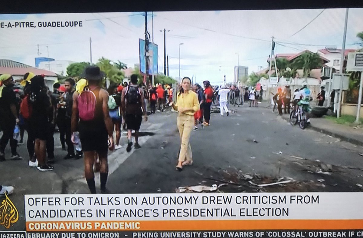 🇫🇷 Fransız sömürgesi Guadalup ve Martinik adalarında halk ayaklanması yaşanıyor.
Aşı protestosu ile başlayan gösteriler Fransız sömürgeciliğine karşı genel bir isyana dönüştü. İnsanlar 500 yıllık köleliğe karşı ayaktayız diyorlar.
Batı medyası genel olarak sağır ve kör.
