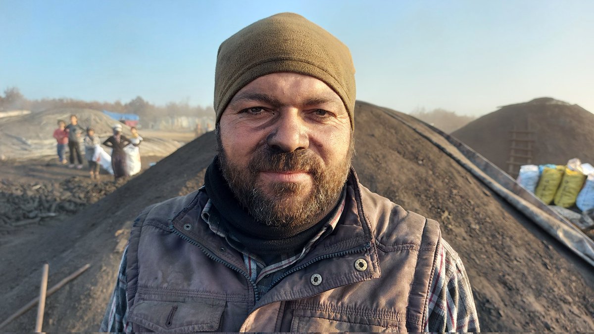 RaciYavuz's tweet photo. Bir insan;
Torlakçı (odun kömürü yapımcısı) Cafer Özyılmaz ve Şerif Vurucu
#edirne #Meriç #kömür #odunkömürü #zoriş #tozlu #emek #ekmek #gecegunduzmesai https://t.co/N95r7s2muL